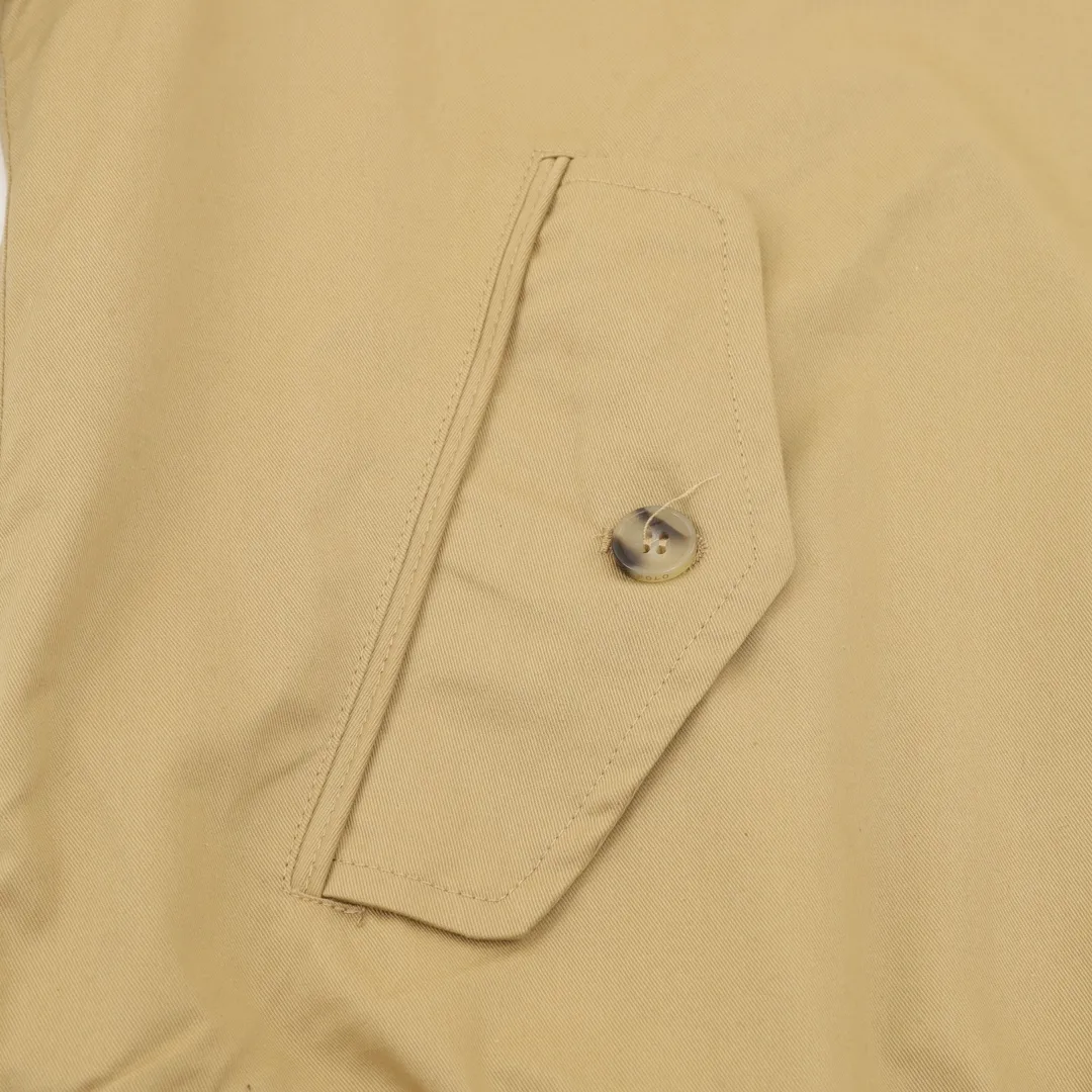 🅿️620 Ralph Lauren R23 White Lily Contract Men's Old Money Style Veteran Cadre Stand Collar Workwear Harrington Jacket Item No. RL12020 The fabric has a double-layer shin feel and is full of weight! It's not as heavy as a regular jacket, and the ordinary cotton material feels really different. This one is super comfortable, soft and stylish, and has a green plaid interior that has a retro movie fashion feel to it! The fit is loose but not baggy. The size is just right and not too picky. The dropped shoulder design modifies the shoulder shape without making it look bulky. This silhouette is a style that will never go out of style after being worn for a long time. The upper body is also very durable and recognizable. The loose and reasonable fit can be worn by both men and women, making it easy to create a clean and refreshing youthful look. The embroidery on the chest is all German Oman embroidery fiber with original data. The embroidery process is very particular. It uses Japanese Tajima machines to ensure exquisite three-dimensional embroidery. That is what I said is different from the ones on the market. Regarding the workmanship, the version is a loose version and can be used by boys and girls!! Color: Black Khaki Navy Size: M-XXL